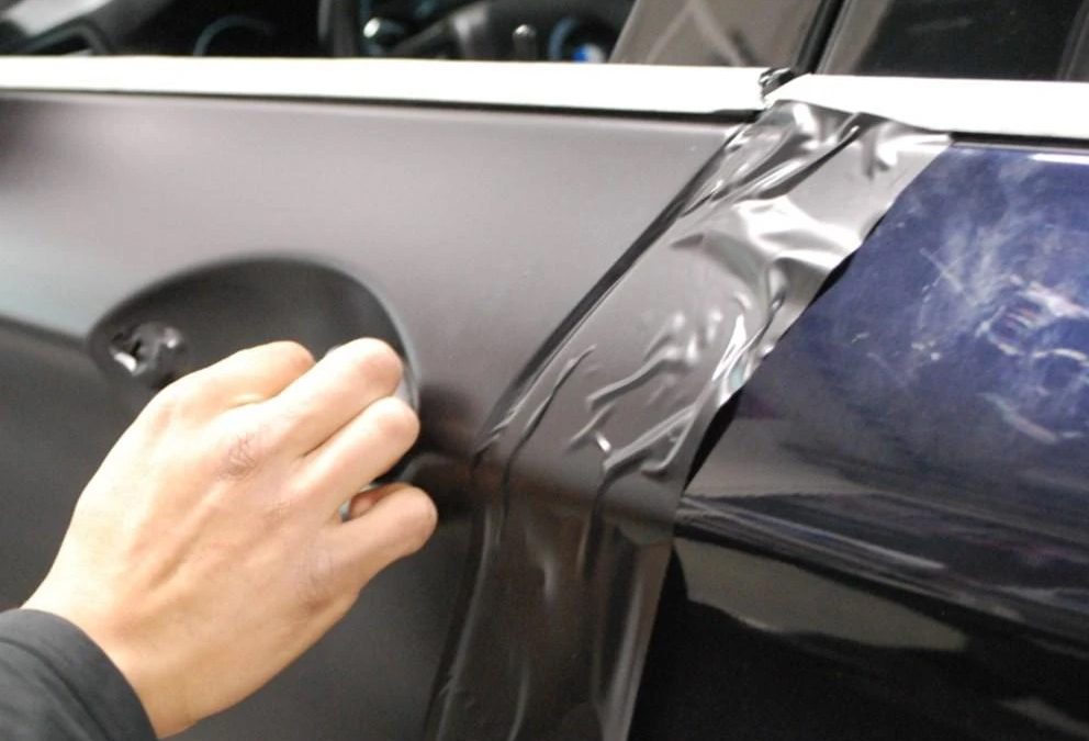 How to wrap around door handles